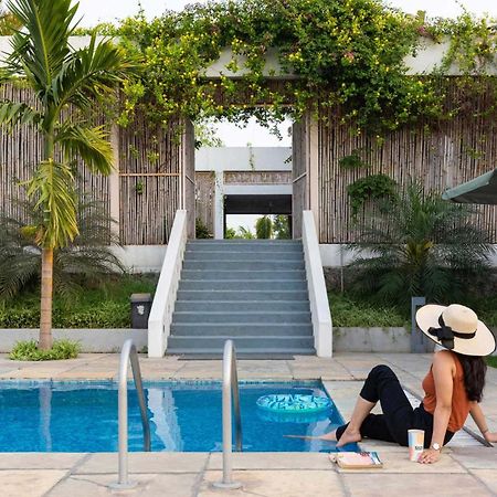 Open House By Stayvista - Nestled In Nature, Featuring A Swimming Pool & Expansive Lawn For A Serene Retreat Shikrapur Экстерьер фото
