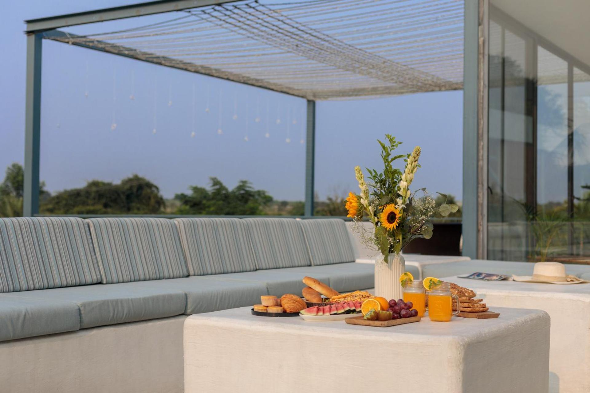 Open House By Stayvista - Nestled In Nature, Featuring A Swimming Pool & Expansive Lawn For A Serene Retreat Shikrapur Экстерьер фото