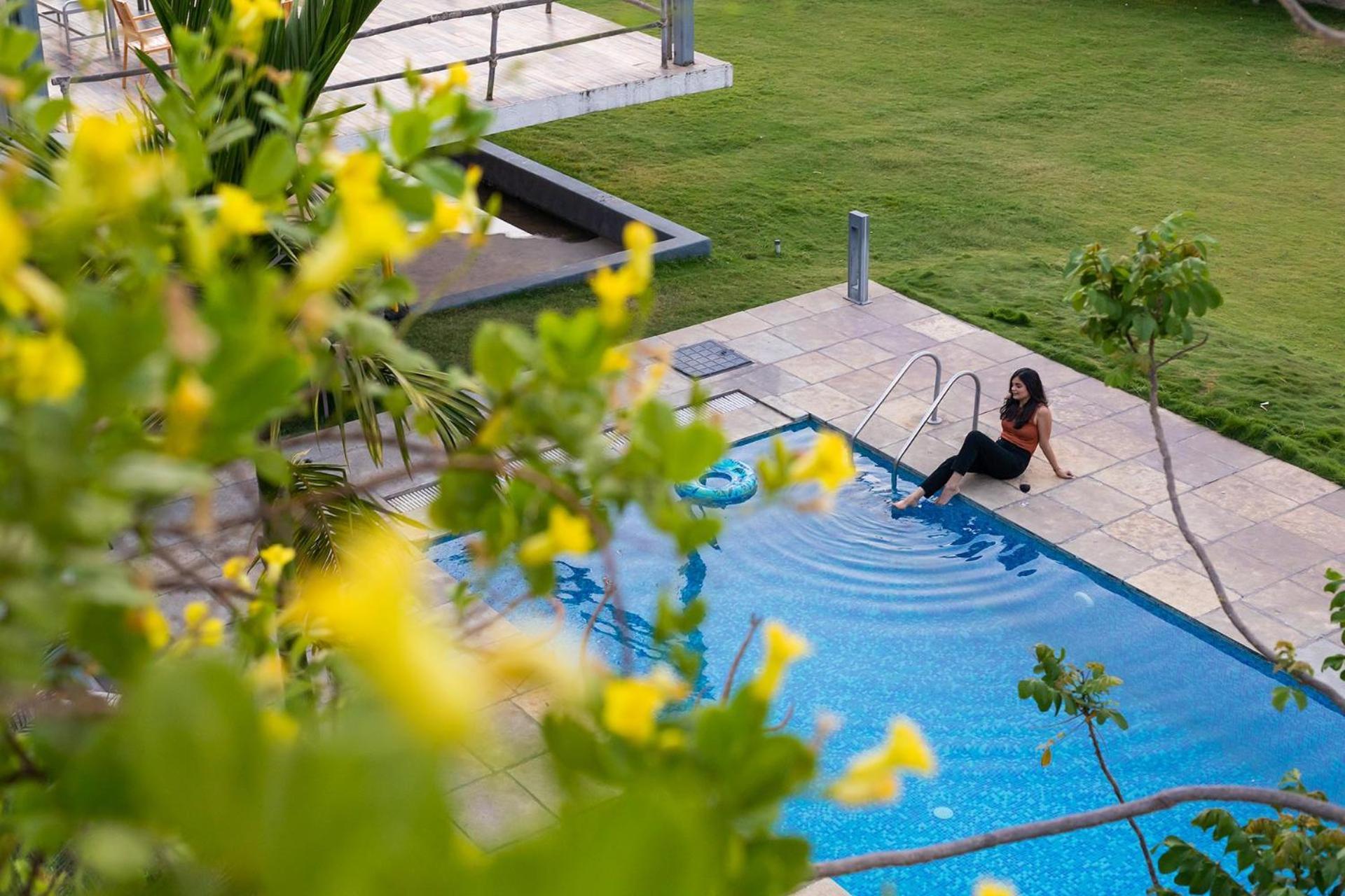 Open House By Stayvista - Nestled In Nature, Featuring A Swimming Pool & Expansive Lawn For A Serene Retreat Shikrapur Экстерьер фото