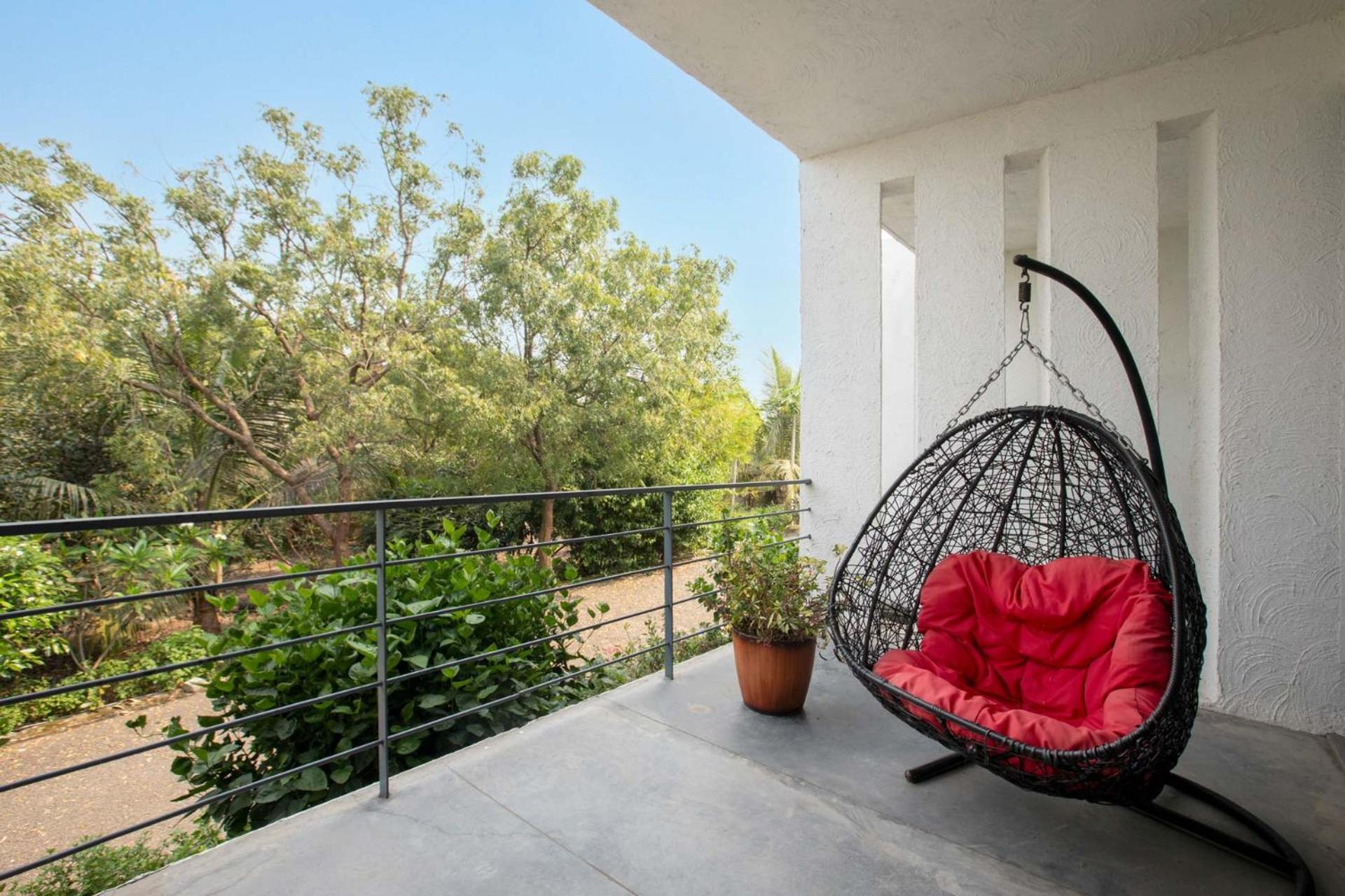 Open House By Stayvista - Nestled In Nature, Featuring A Swimming Pool & Expansive Lawn For A Serene Retreat Shikrapur Экстерьер фото